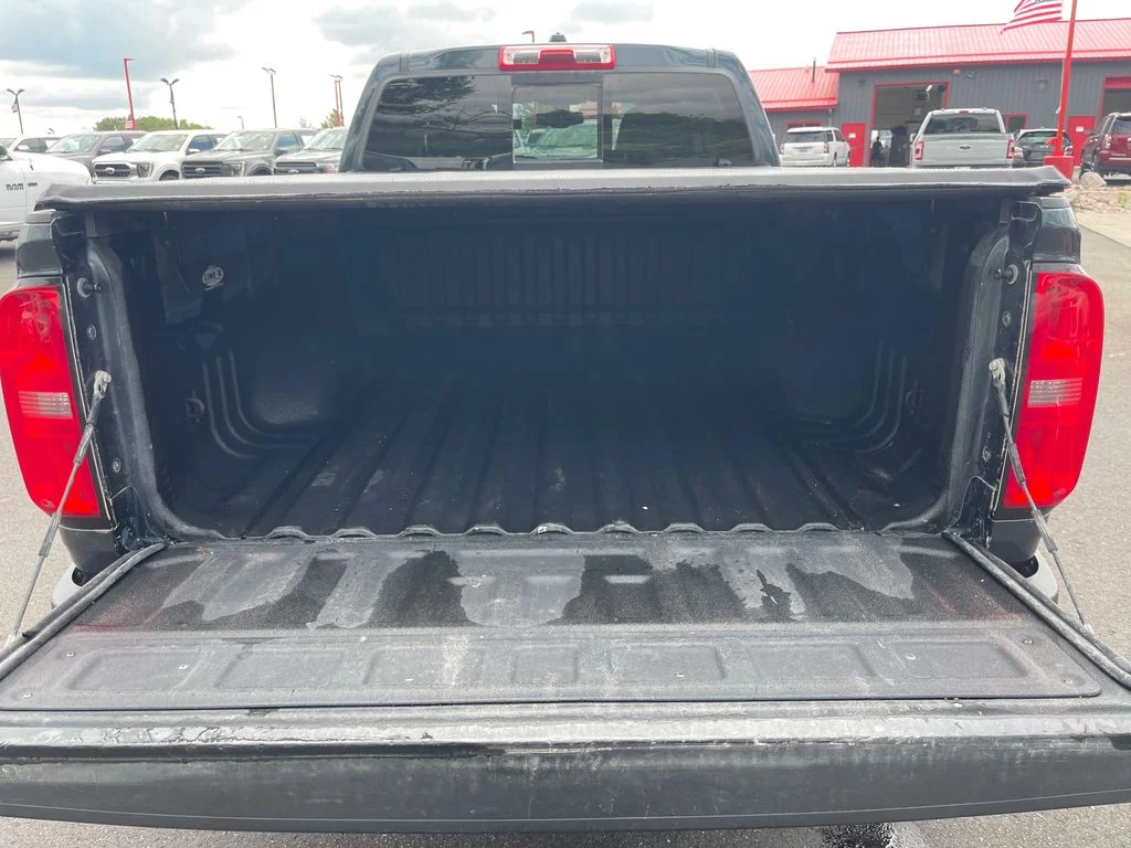 Used 2017 Gray Chevrolet Z71 image 38