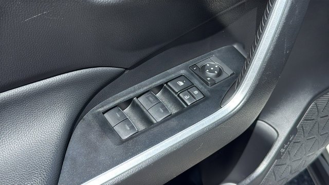 Used 2025 Ice Toyota XLE image 18