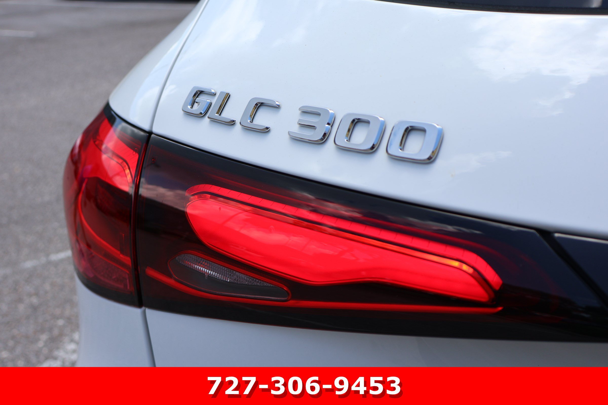 Certified Used 2025 Polar White Mercedes-Benz GLC 300 image 9