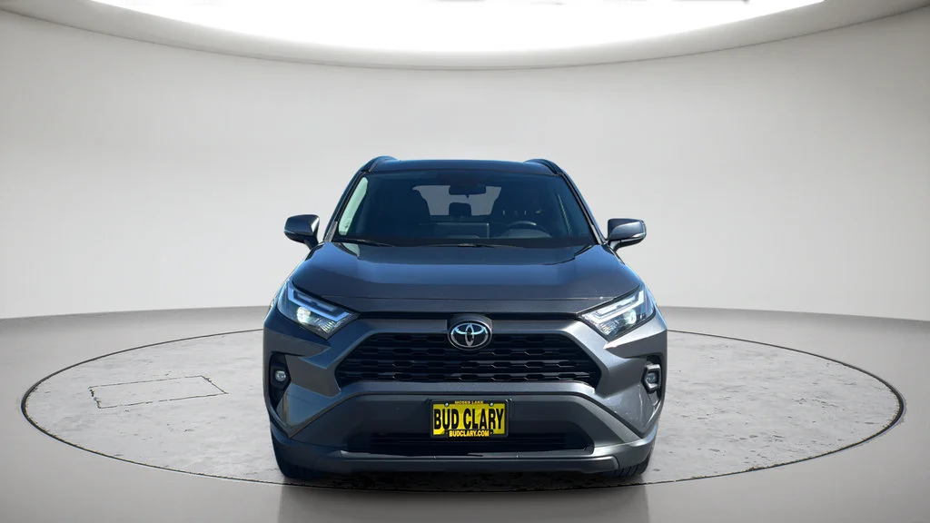 Used 2023  Toyota XLE Premium image 15