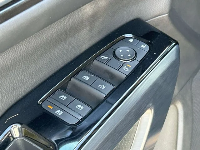 Used 2025 Gray Nissan SL image 28