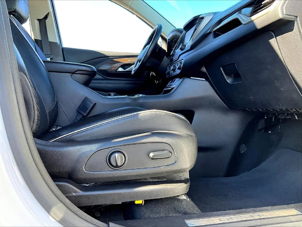 Used 2018 Summit White GMC Denali image 35
