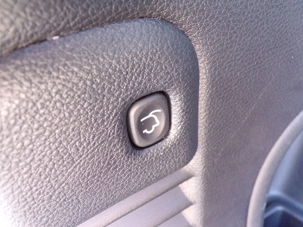Used 2022 Gray Jeep Laredo X image 7