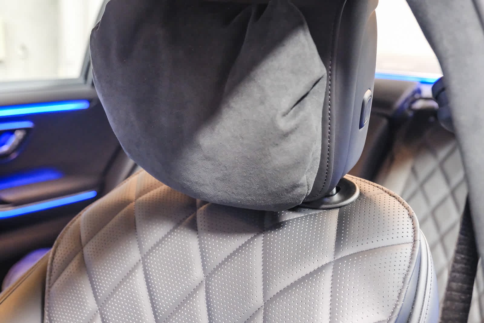 Used 2024 Black Mercedes-Benz S 580e image 27