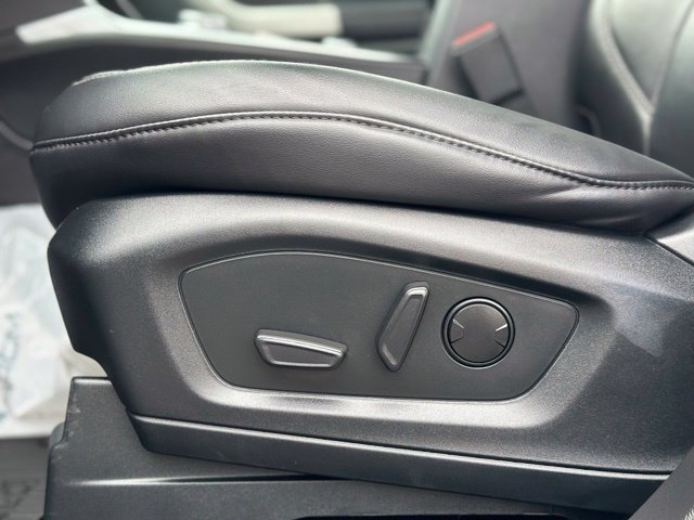Used 2023 Silver Ford XLT image 11