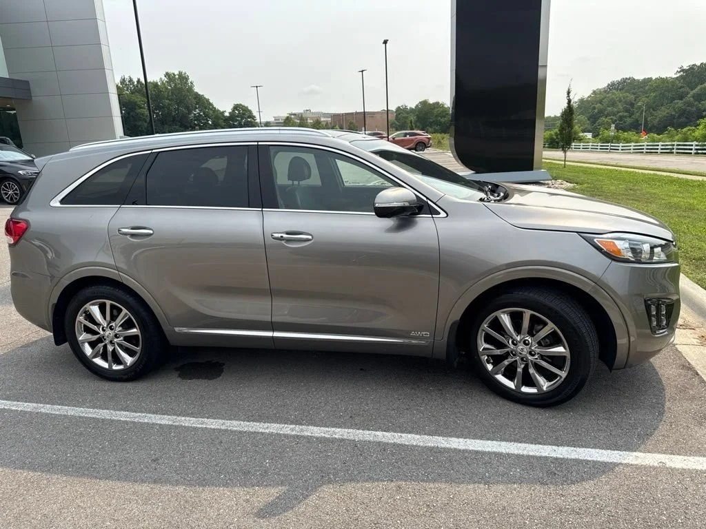 Used 2018 Titanium Silver Kia SX Limited V6 image 4