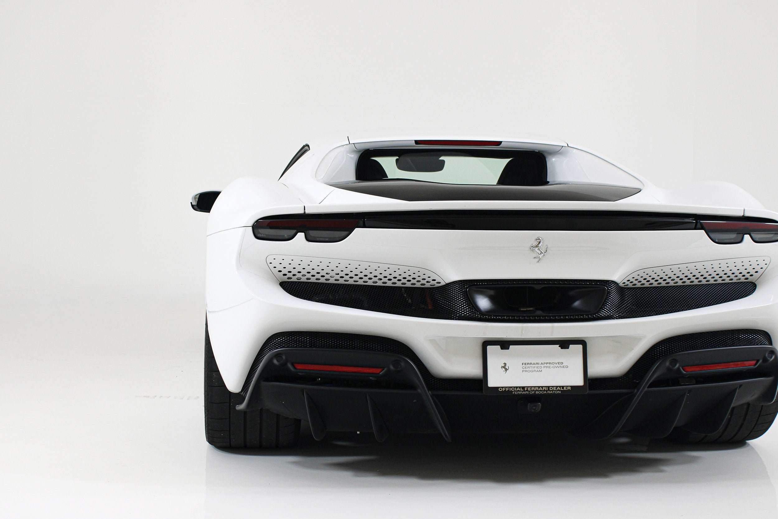 Used 2025 Bianco Cervino Ferrari  image 22