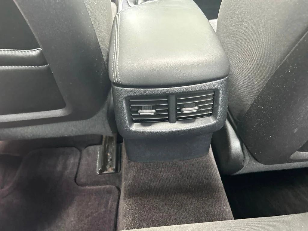 Used 2016 Silver Dodge R/T Shaker image 18