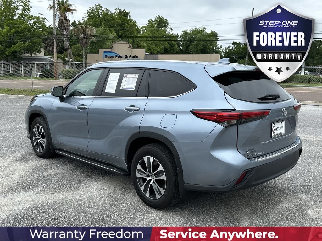 Used 2022  Toyota XLE image 5