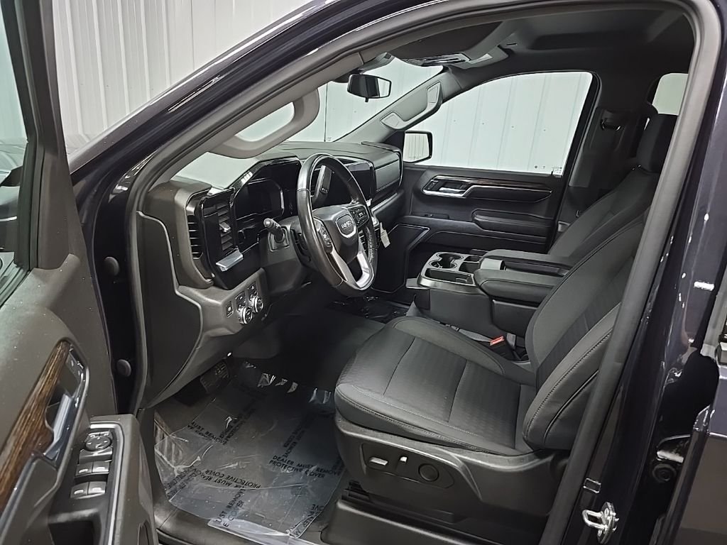 Used 2022 Silver GMC Elevation image 28