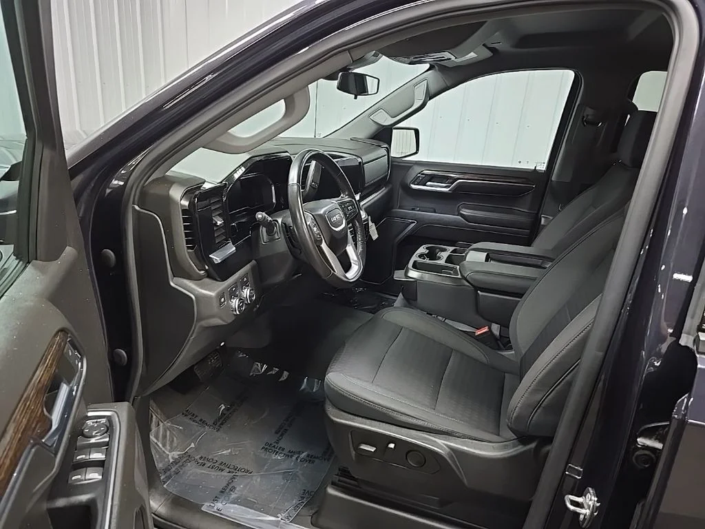 Used 2022 Silver GMC Elevation image 28