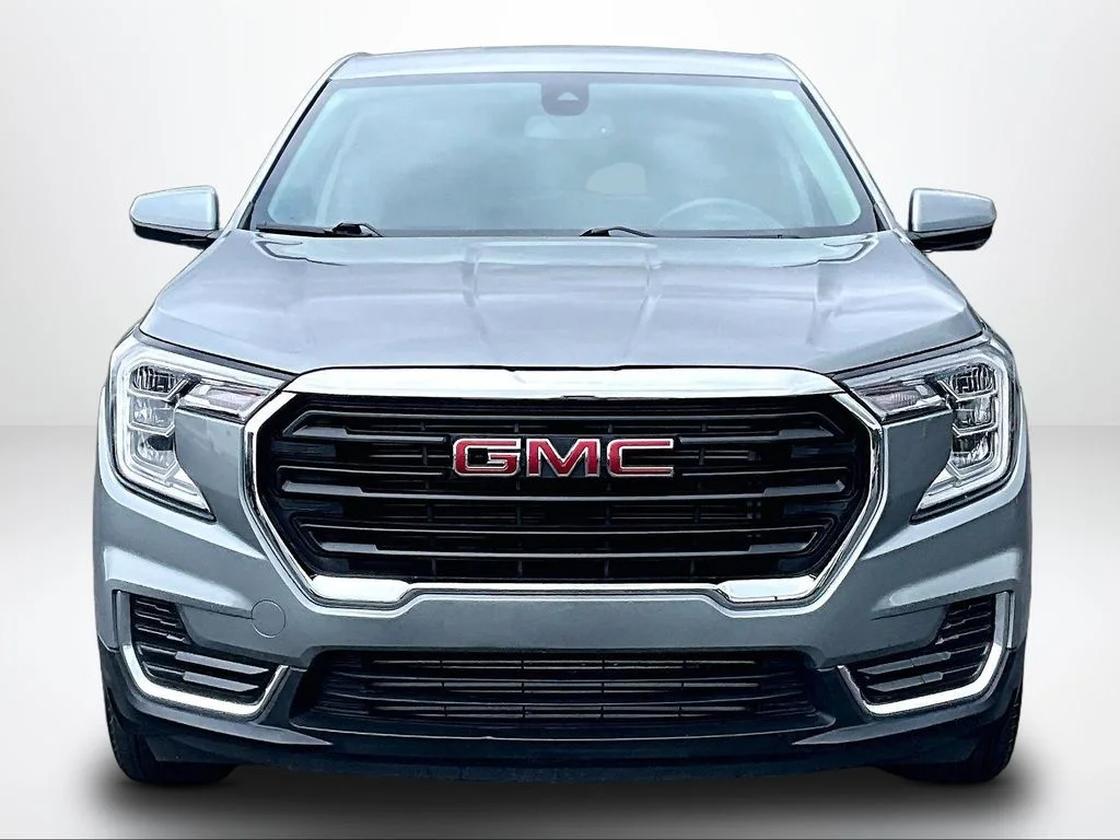 Used 2023 Silver GMC SLE image 3
