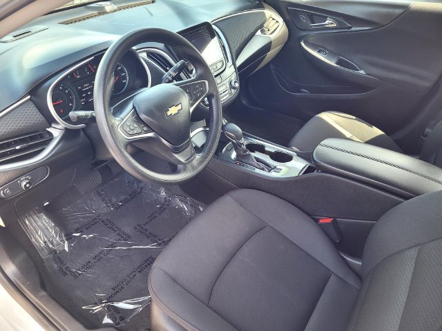 Used 2025 White Chevrolet LT image 10