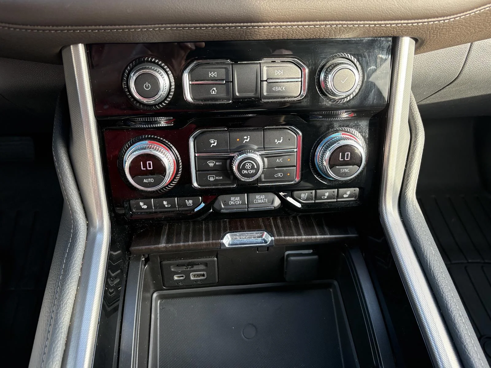 Used 2021 WHITE FROST TRICOAT GMC Denali image 20