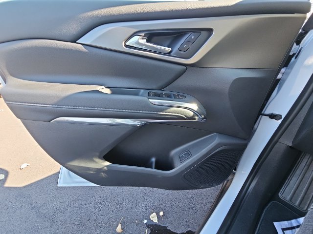 New 2027 Polar White Tricoat Chevrolet LT image 31