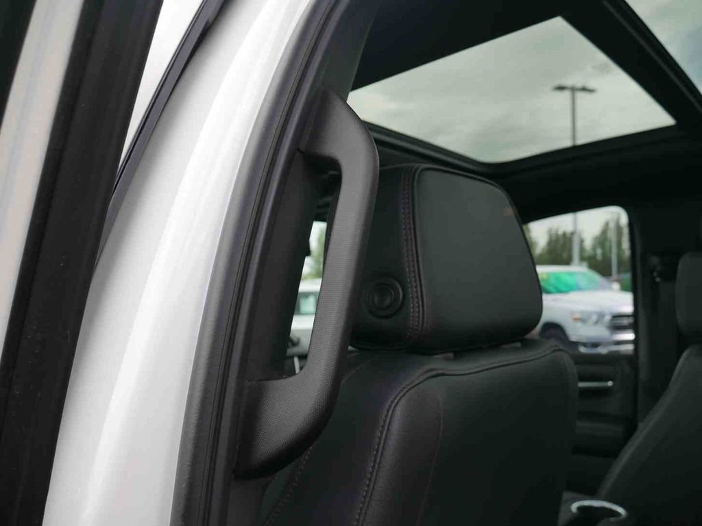 Used 2024  GMC Denali image 18