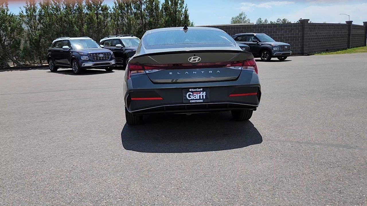 New 2026 Amazon Gray Hyundai SEL Sport image 3