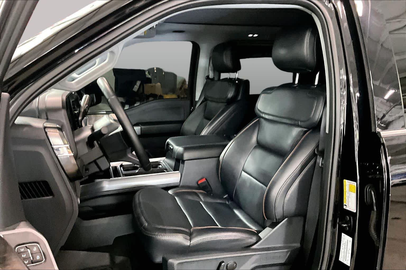 Used 2025 Agate Black Metallic Ford LARIAT image 9
