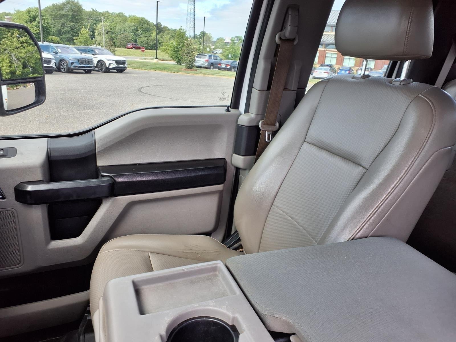 Used 2017  Ford XL image 19
