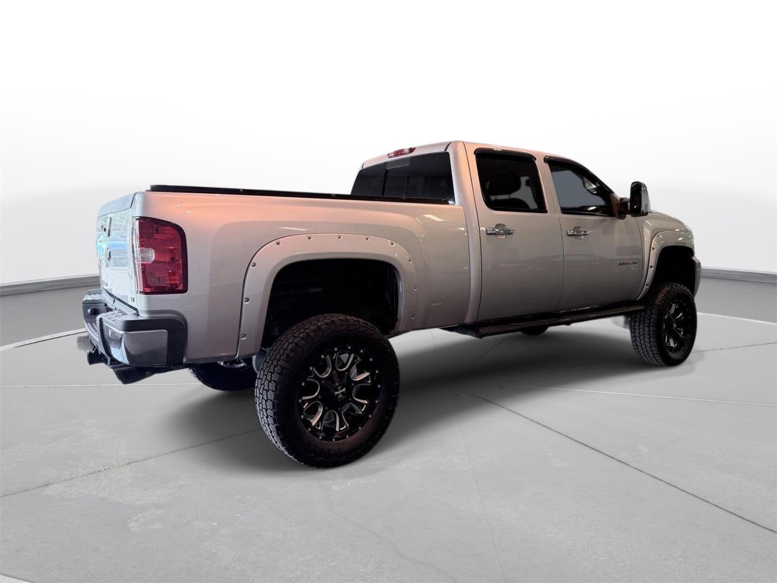Used 2014 Silver Ice Metallic Chevrolet LTZ image 11
