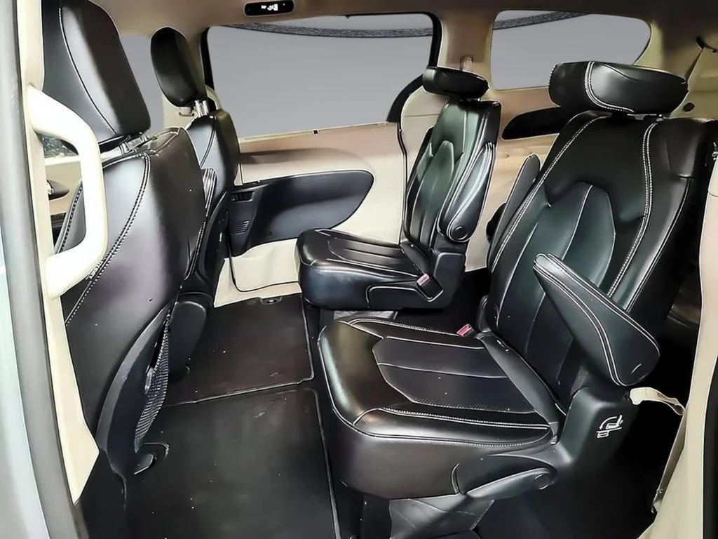 Used 2023 Ceramic Gray Clearcoat Chrysler Touring L image 13