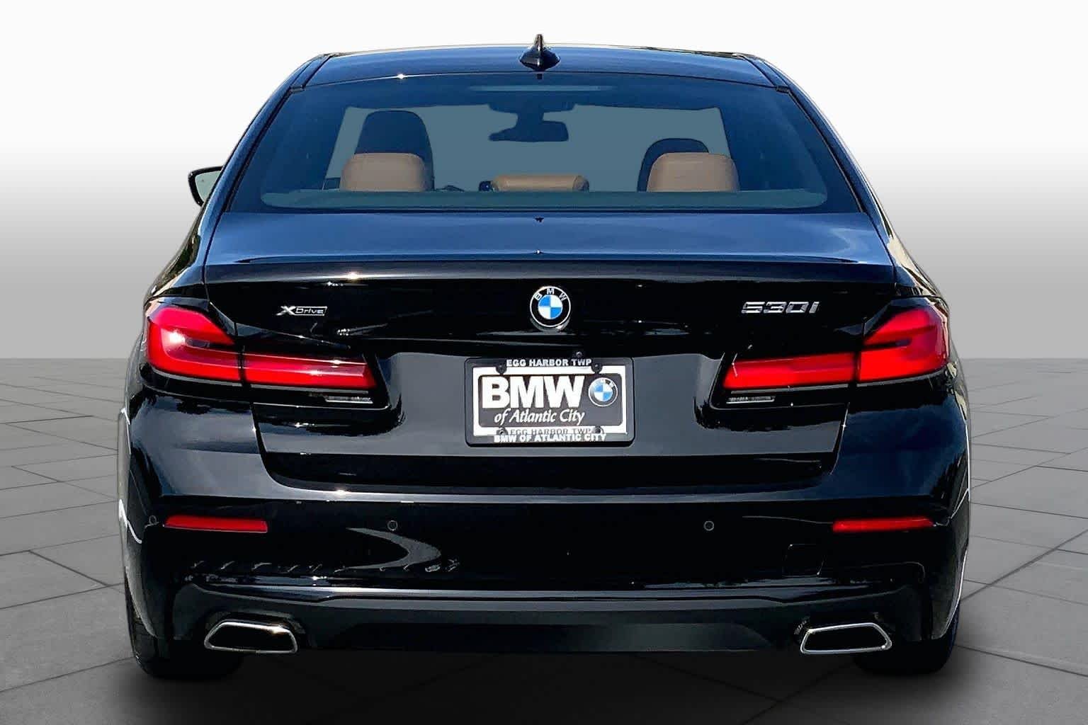 Used 2022 Jet Black BMW 530i xDrive image 4