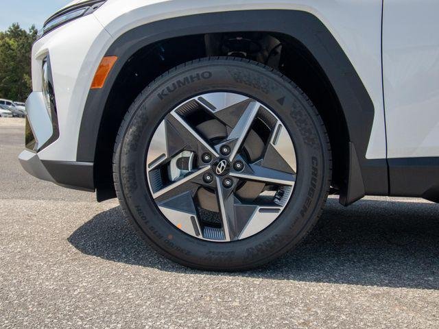 New 2026 White Hyundai SEL FWD image 3