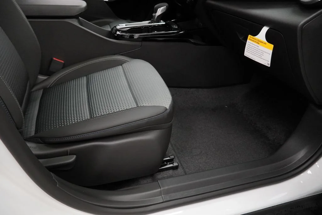 New 2026 Summit White Chevrolet LT image 31
