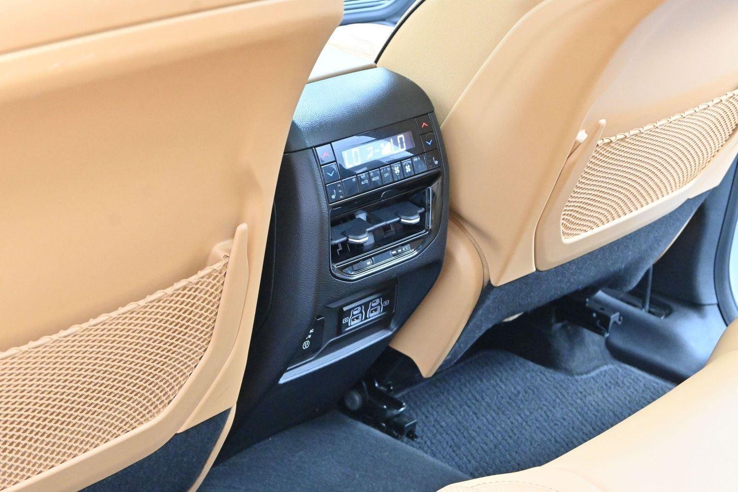 Used 2022 White Jeep Summit image 34