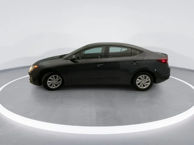 Used 2020 Gray Hyundai SE image 3