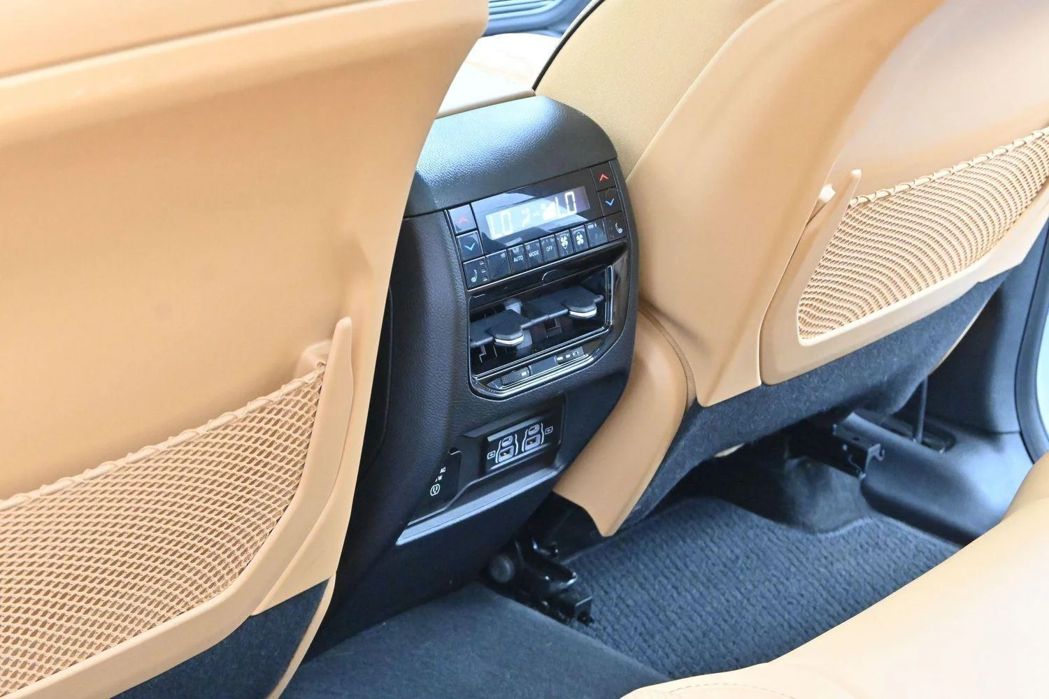 Used 2022 White Jeep Summit image 34