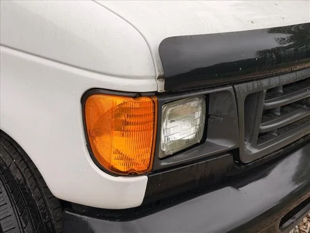 Used 2006 White Ford Commercial image 19