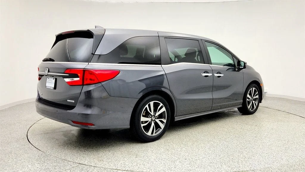 Used 2023 Modern Steel Metallic Honda Touring Automatic w/ Rear Entertainment System & Navigation image 5