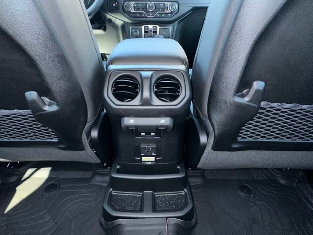 2025 Jeep Wrangler 4-Door Sahara - Photo 34