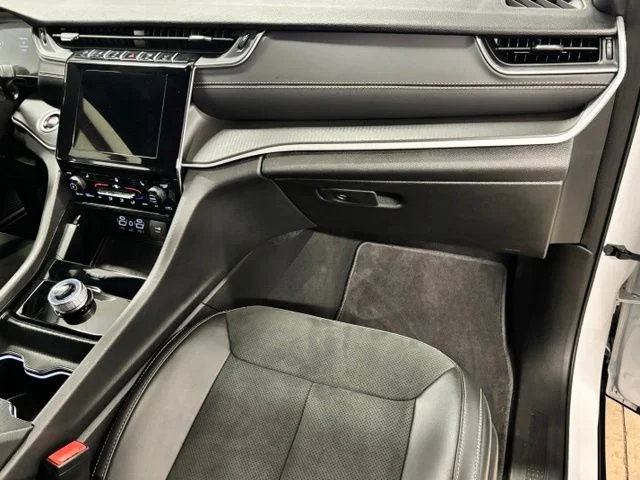 Used 2025 White Jeep Altitude X image 21