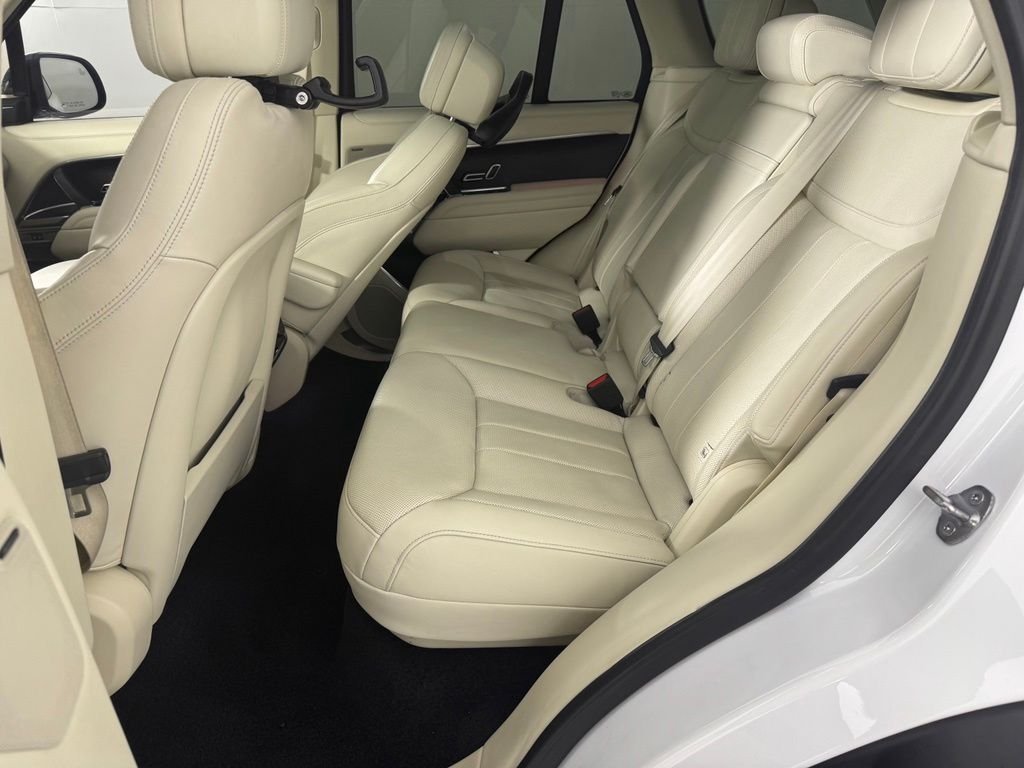 Certified Used 2023 Ostuni White Pearl Land Rover SE image 33
