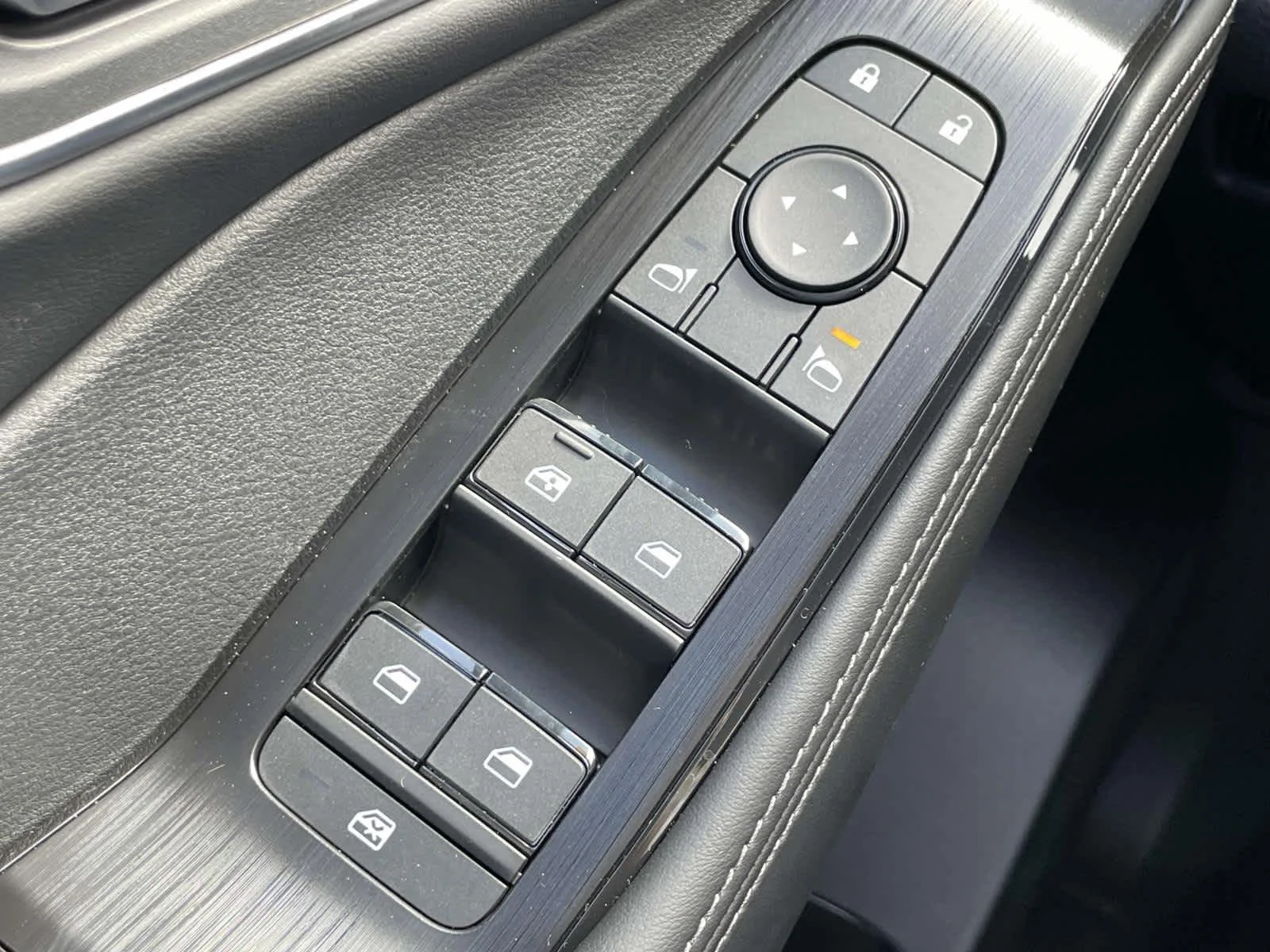 New 2026 Everest White Pearl/Super Black Nissan Platinum image 33