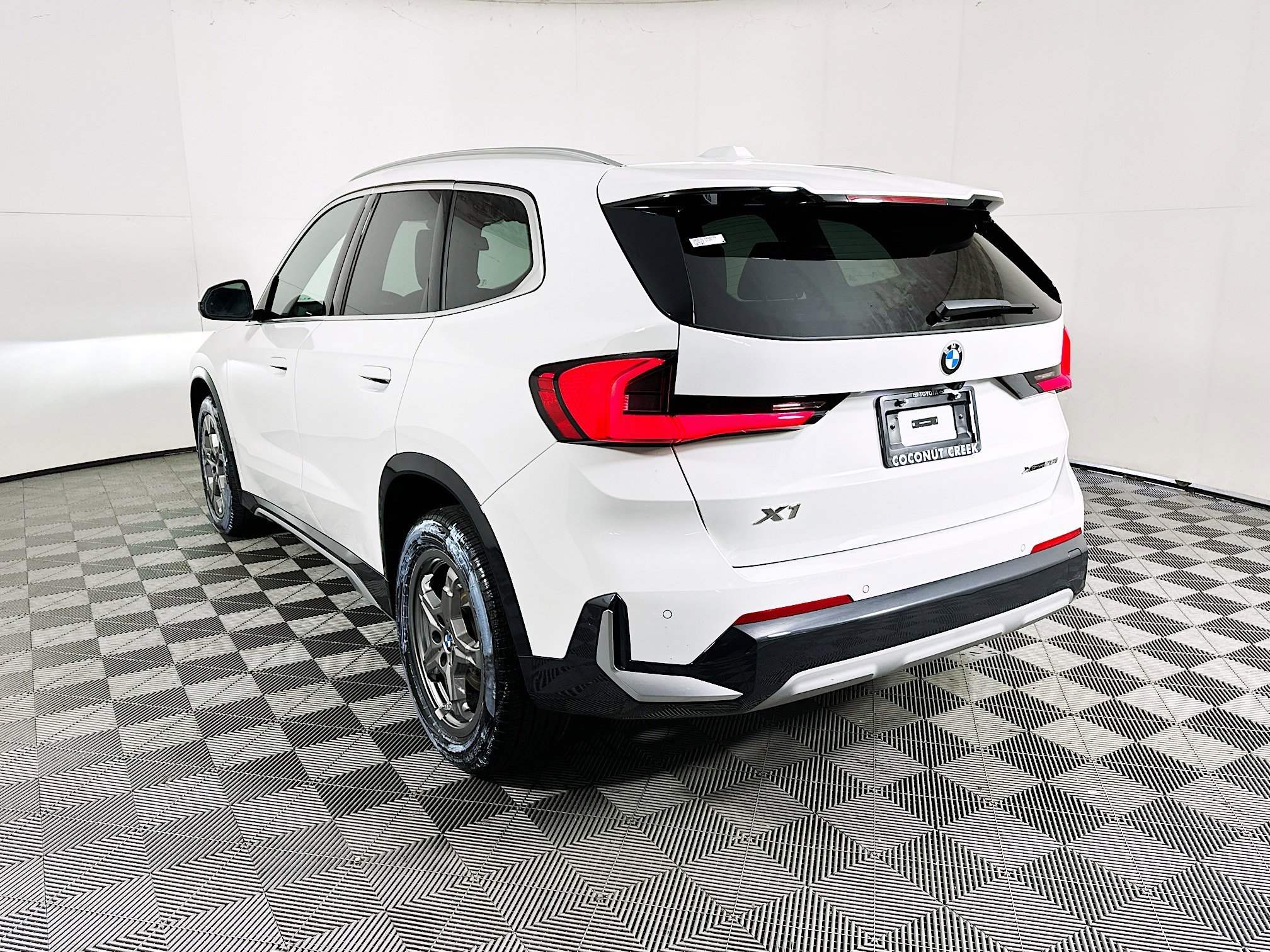 2026 BMW X1 thumbnail 7