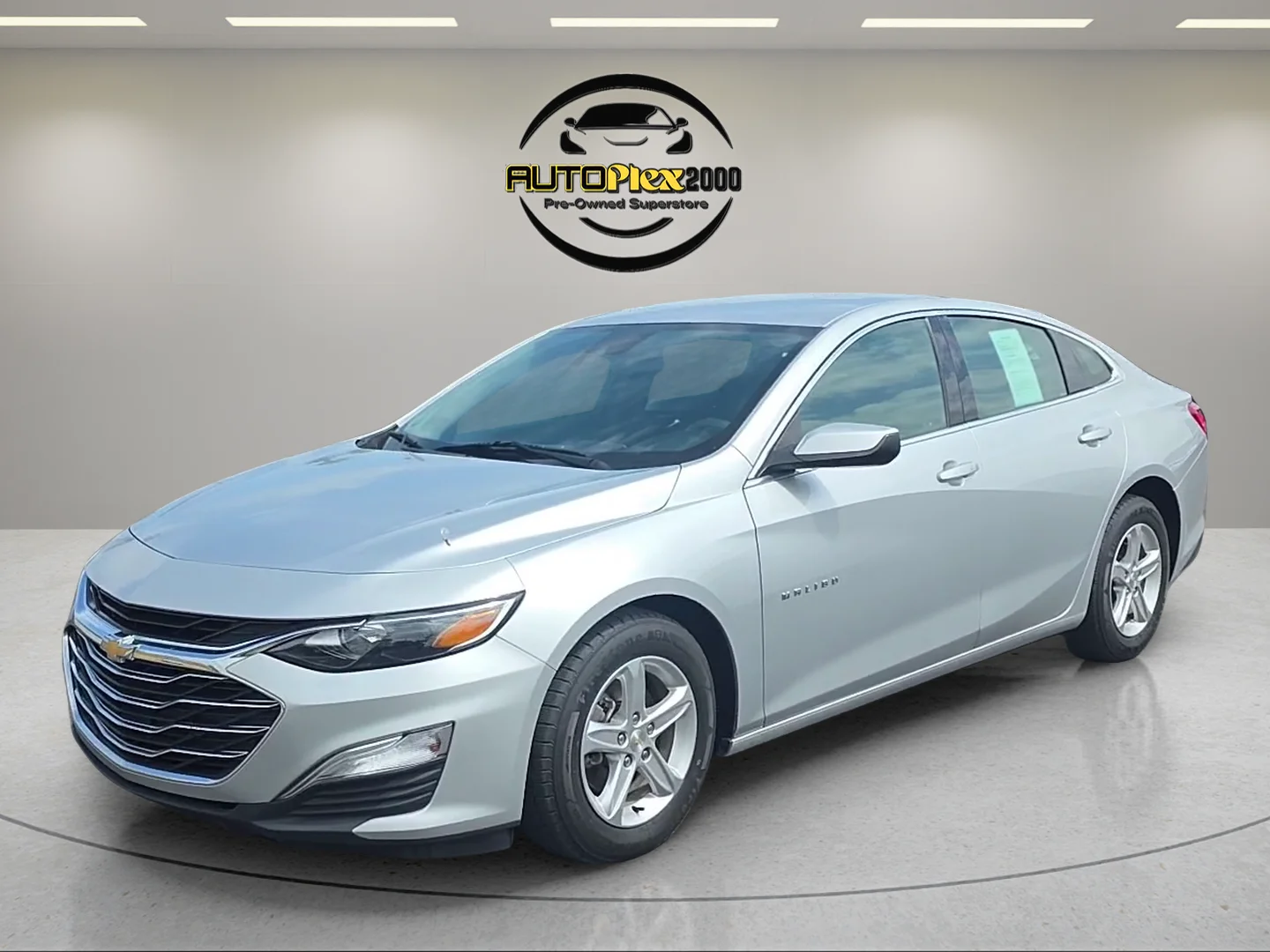 Used 2022 Silver Chevrolet LS image 3