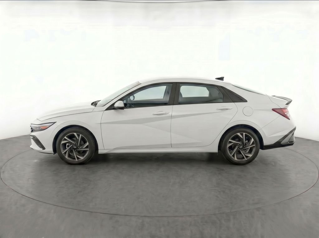 2025 Hyundai Elantra Blue - Photo 2