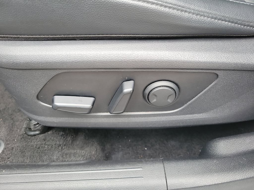 Used 2023 White Kia X-Line image 23