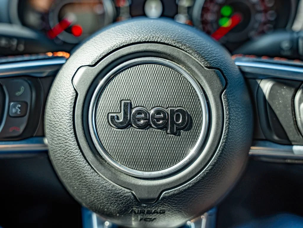 Used 2021 Granite Crystal Metallic Clearcoat Jeep Mojave image 23