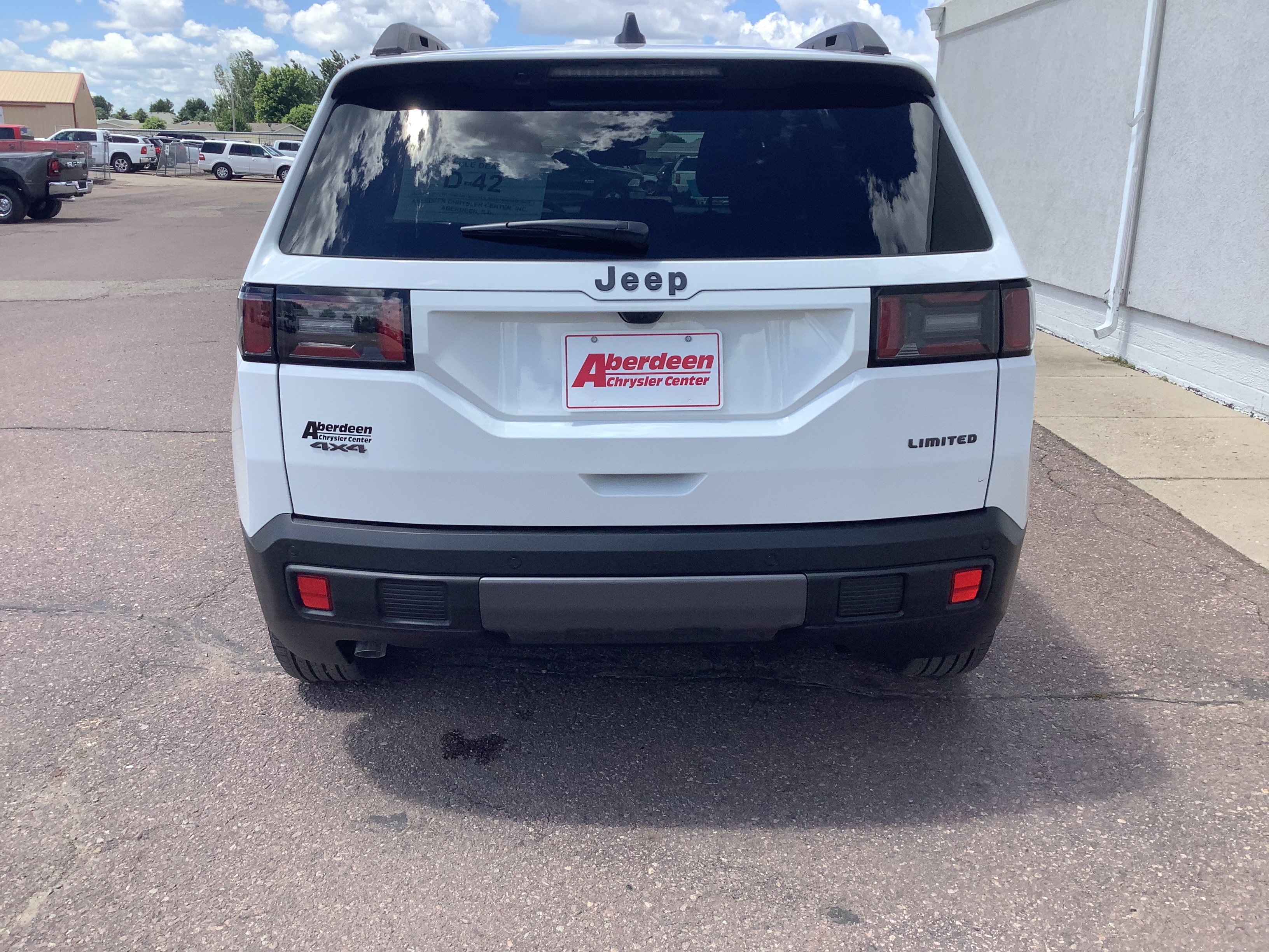 New 2026 Bright White Clear-Coat Exterior Paint Jeep Limited image 5