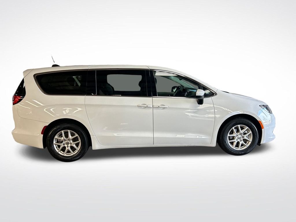 Used 2023 White Chrysler LX image 7
