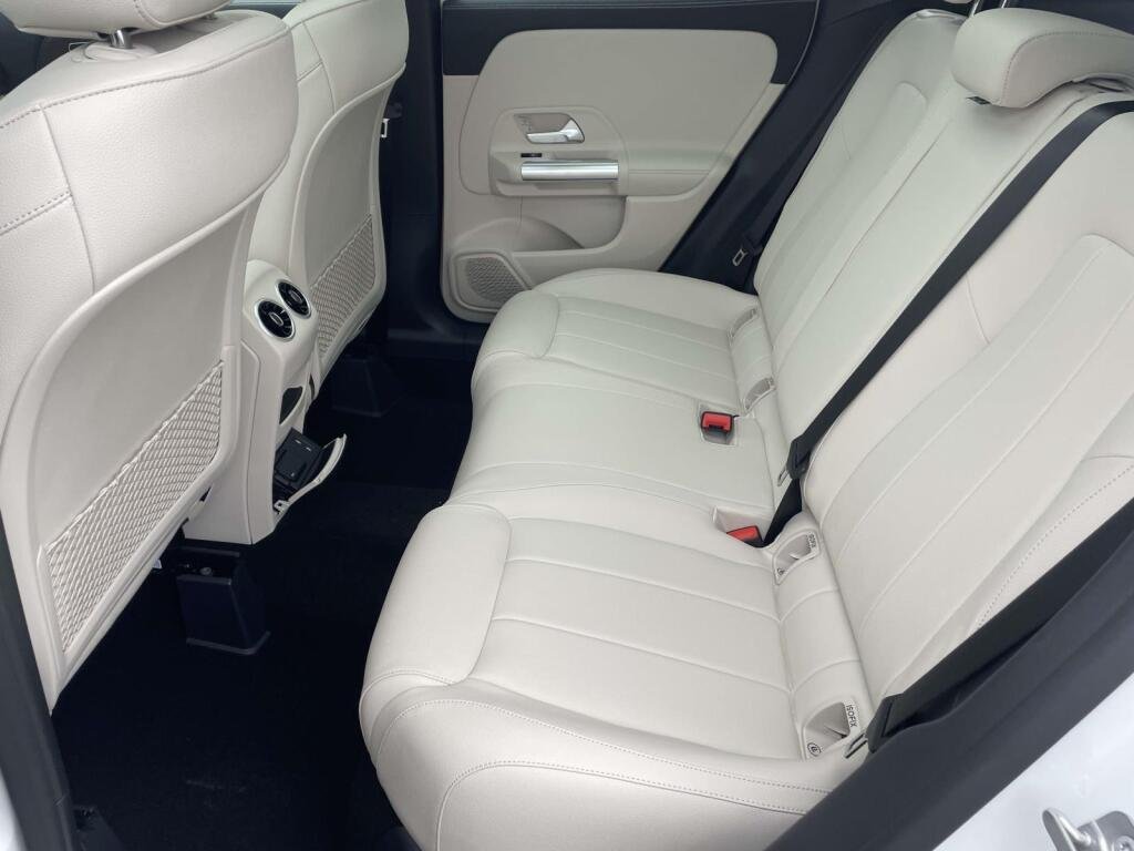 New 2026 Polar White Mercedes-Benz GLA 250 image 16