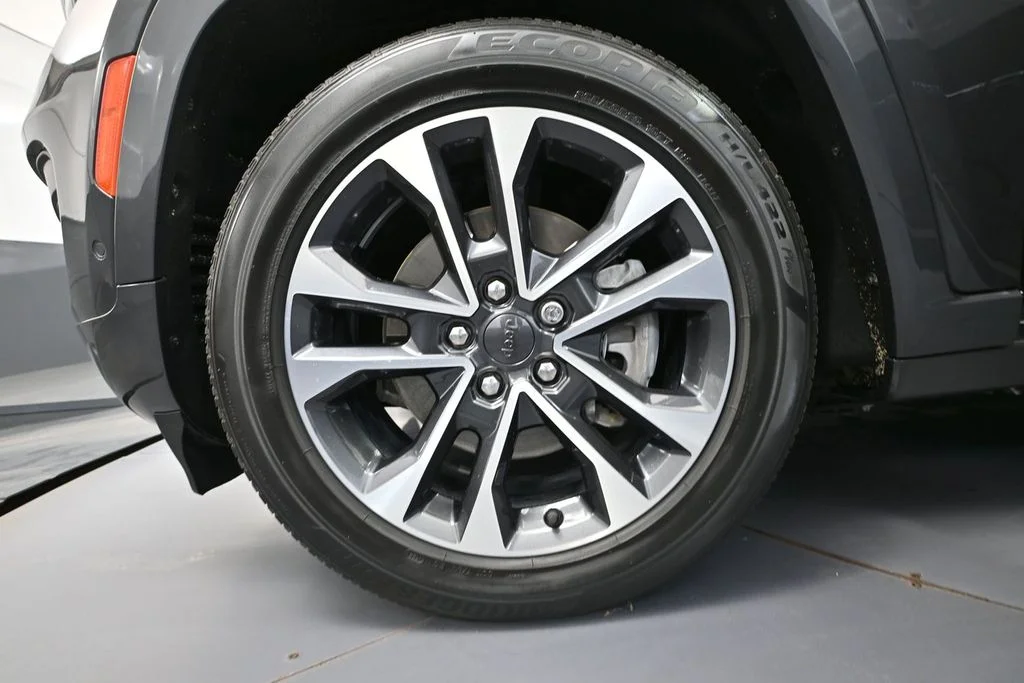 Used 2023 Gray Jeep Overland 4xe image 13