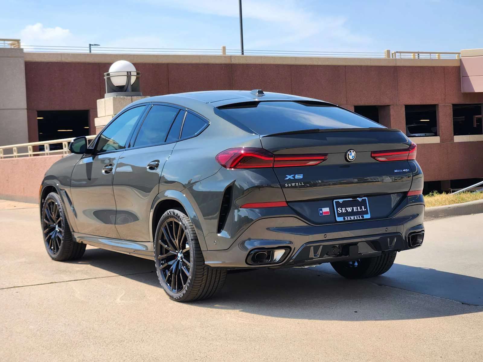 New 2027 Dravit Grey Metallic BMW xDrive40i image 3