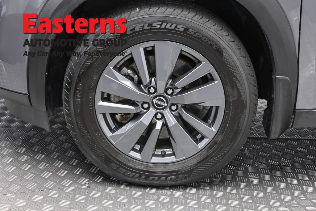 Used 2024 Gray Nissan SV image 34
