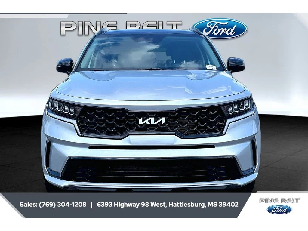 Used 2022 Sparkling Silver Kia S image 3