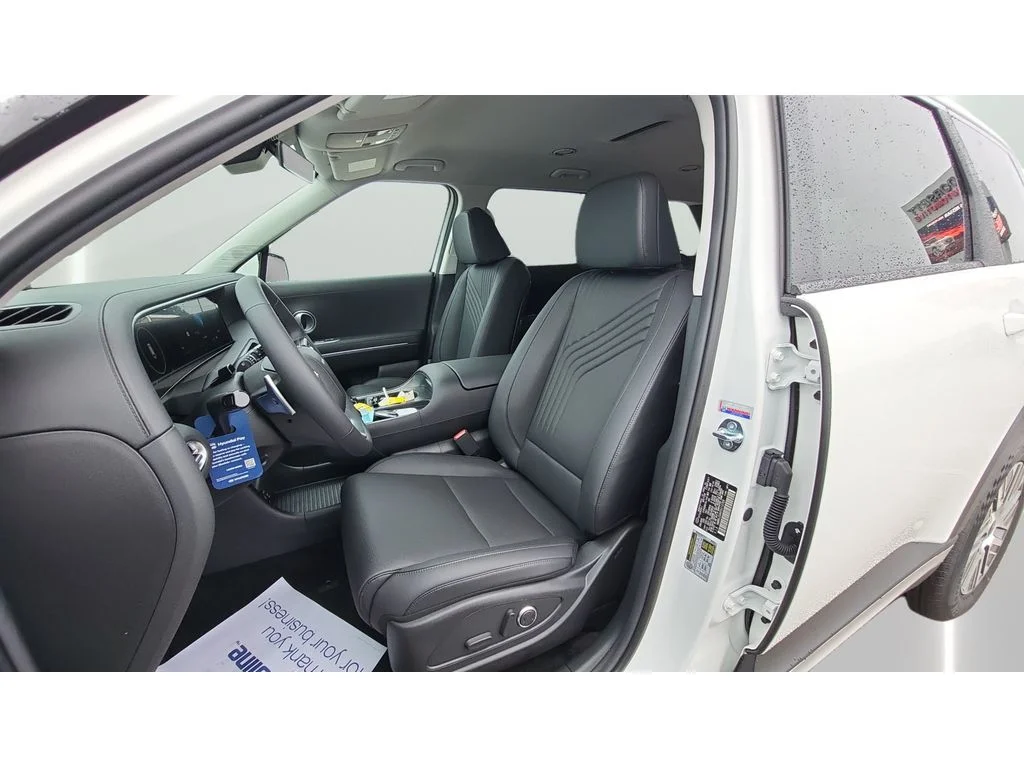 New 2026 Creamy White Pearl Hyundai SEL 7P image 11